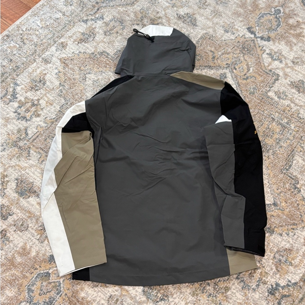 Arcteryx 24k gold collection GORETEX jacket - Picture 4 of 11